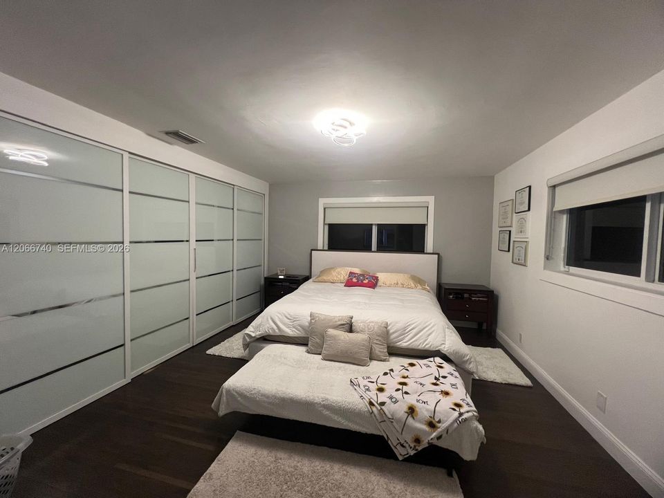 For Sale: $1,075,000 (3 beds, 3 baths, 2031 Square Feet)