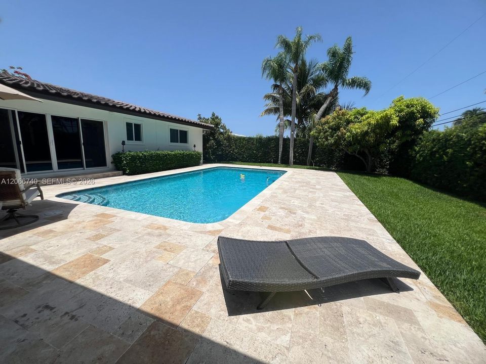 For Sale: $1,075,000 (3 beds, 3 baths, 2031 Square Feet)