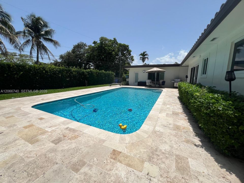 For Sale: $1,075,000 (3 beds, 3 baths, 2031 Square Feet)