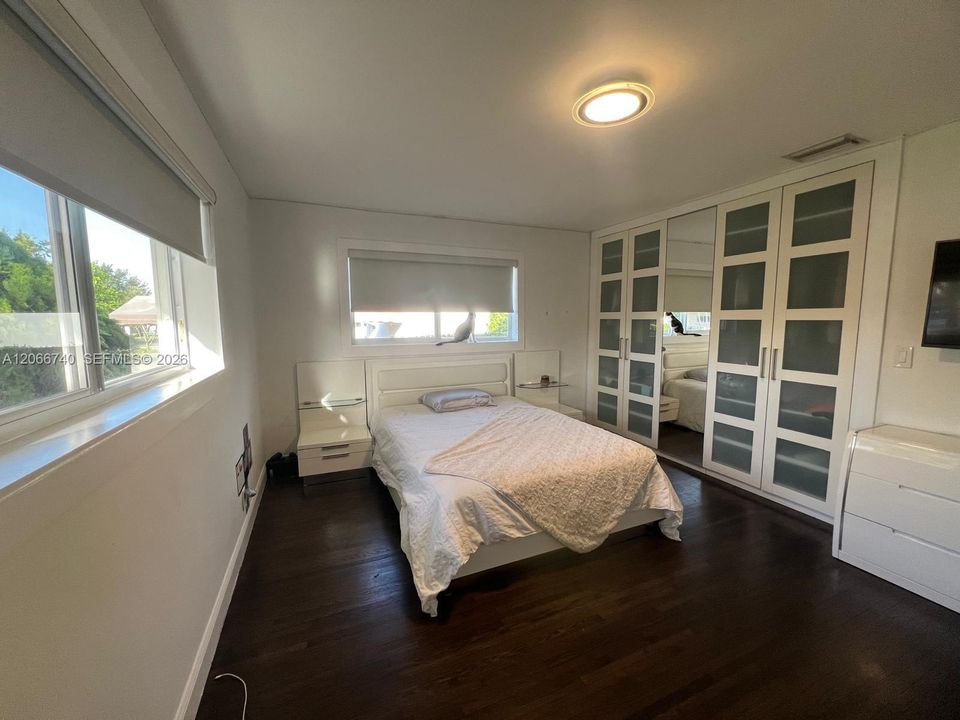 For Sale: $1,075,000 (3 beds, 3 baths, 2031 Square Feet)