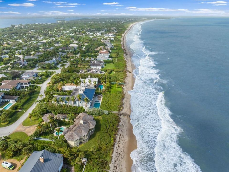 MINUTES AWAY TO PRISTINET BEACH PARKS