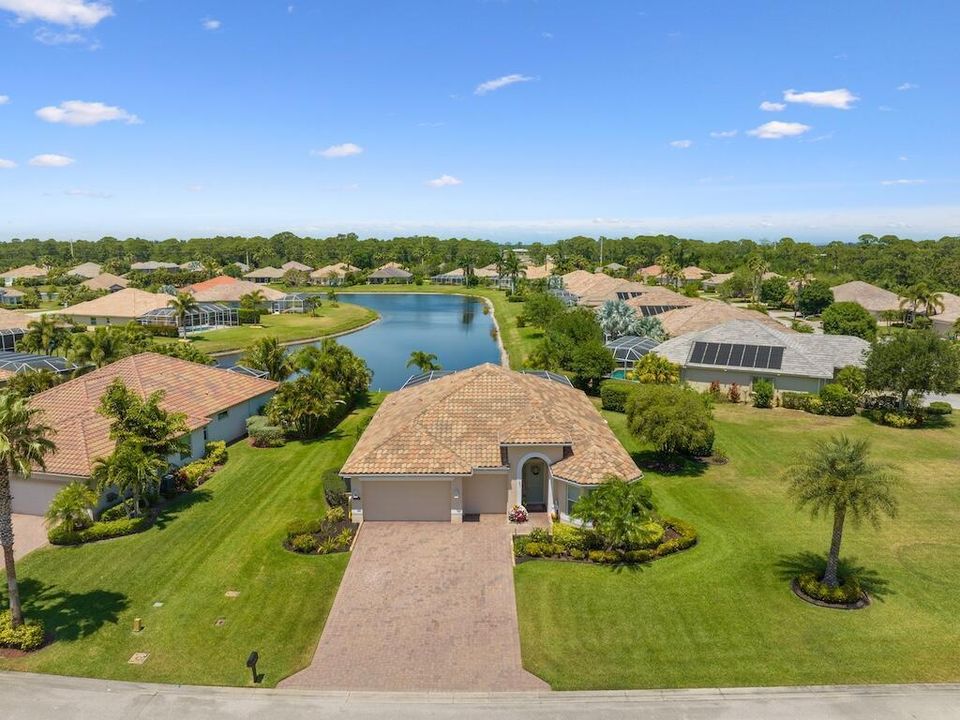 3 Car Garage Pool Home on Lake