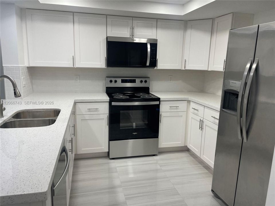 For Rent: $2,495 (2 beds, 2 baths, 936 Square Feet)