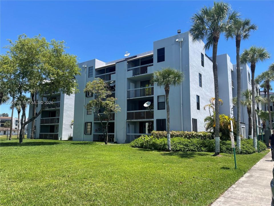 For Rent: $2,495 (2 beds, 2 baths, 936 Square Feet)