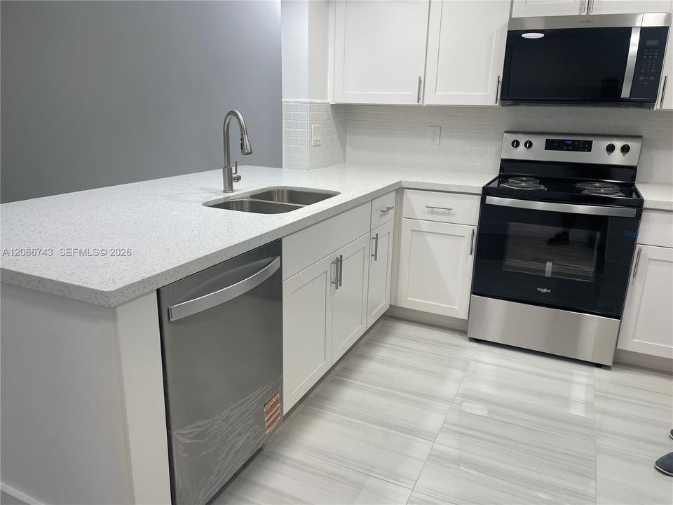 For Rent: $2,495 (2 beds, 2 baths, 936 Square Feet)
