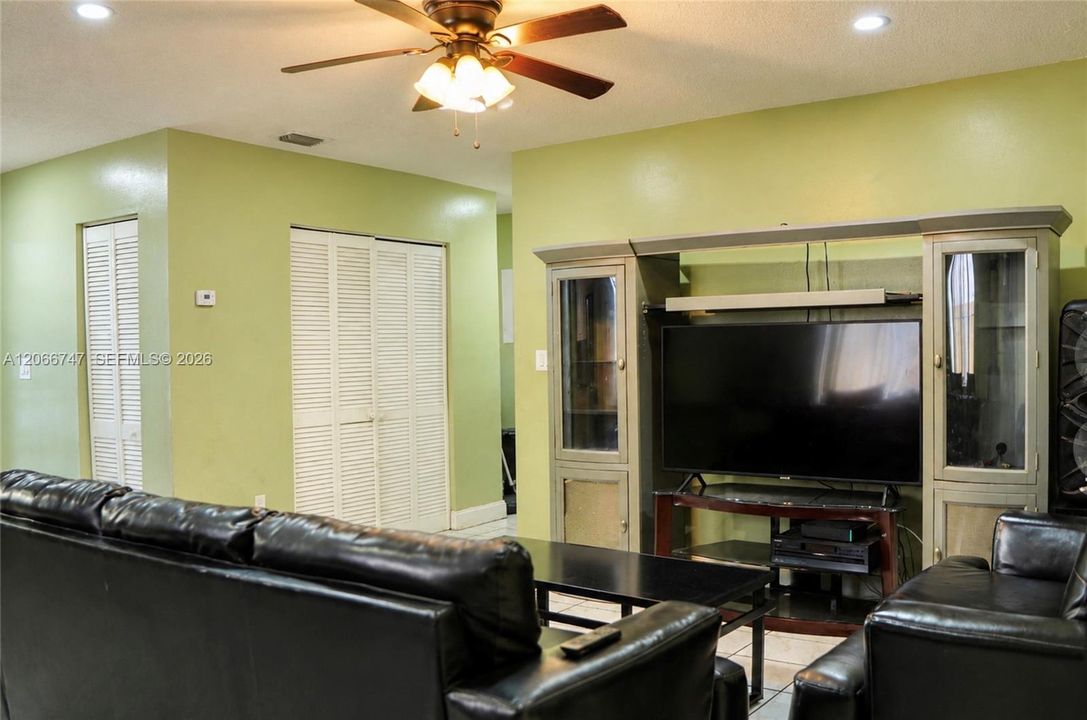 For Sale: $490,000 (3 beds, 2 baths, 1176 Square Feet)