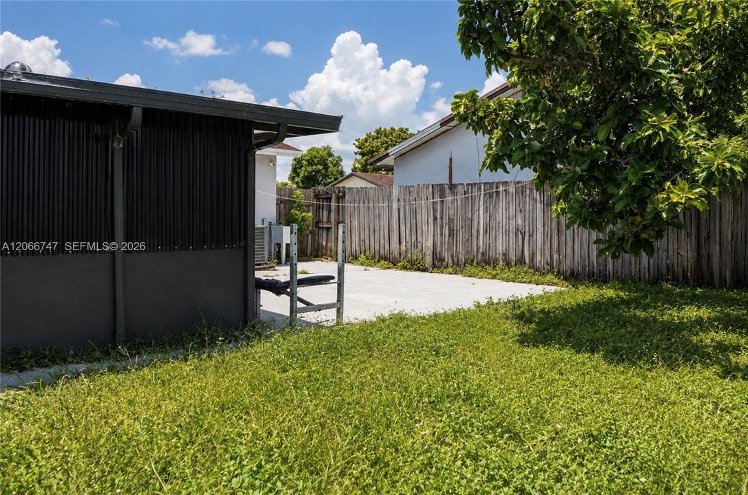 For Sale: $490,000 (3 beds, 2 baths, 1176 Square Feet)