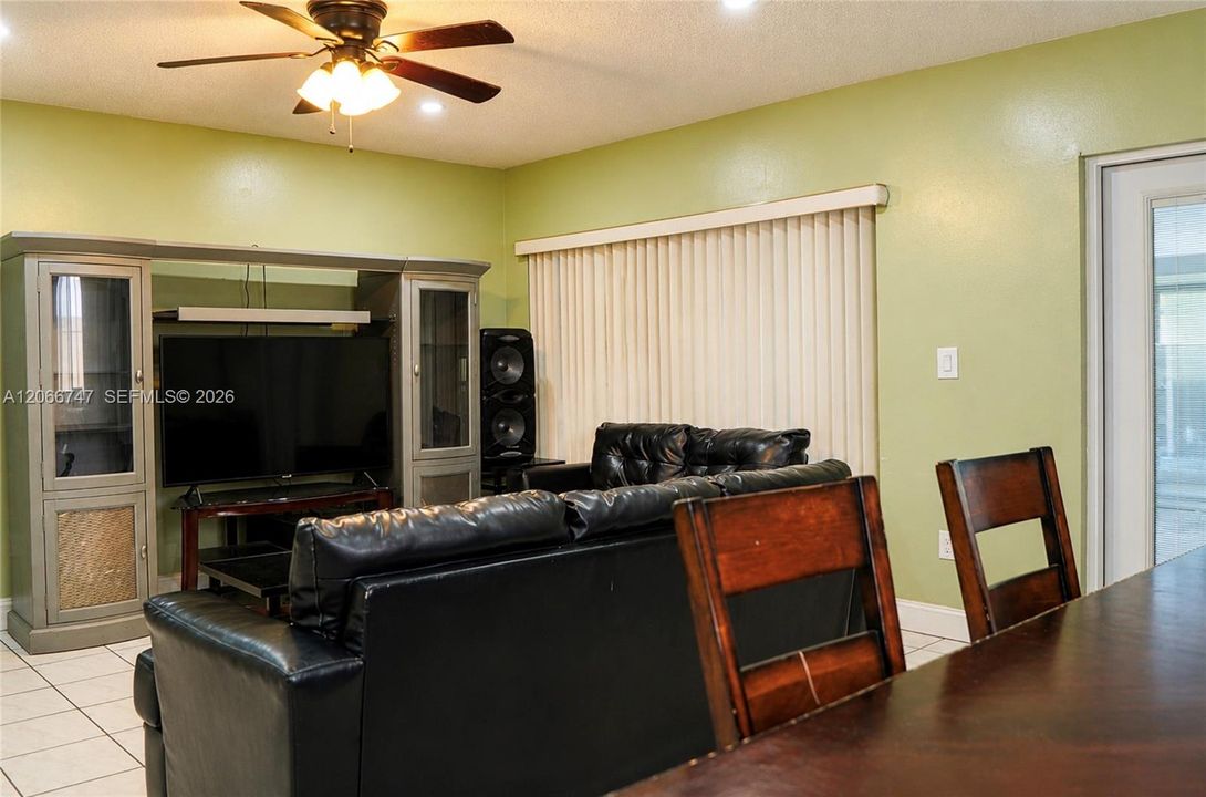 For Sale: $490,000 (3 beds, 2 baths, 1176 Square Feet)