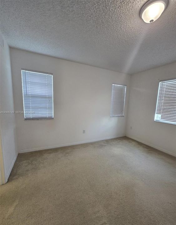 For Rent: $1,925 (1 beds, 1 baths, 730 Square Feet)