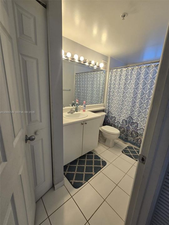 For Rent: $1,925 (1 beds, 1 baths, 730 Square Feet)