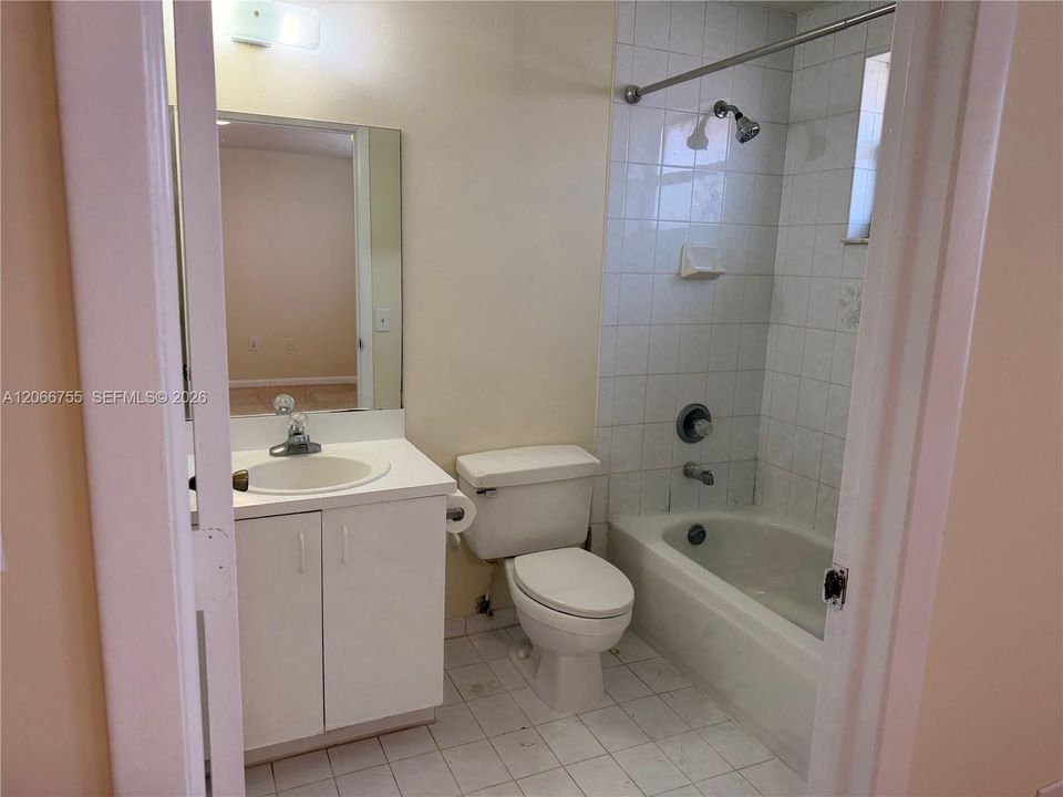 For Sale: $300,000 (2 beds, 2 baths, 857 Square Feet)