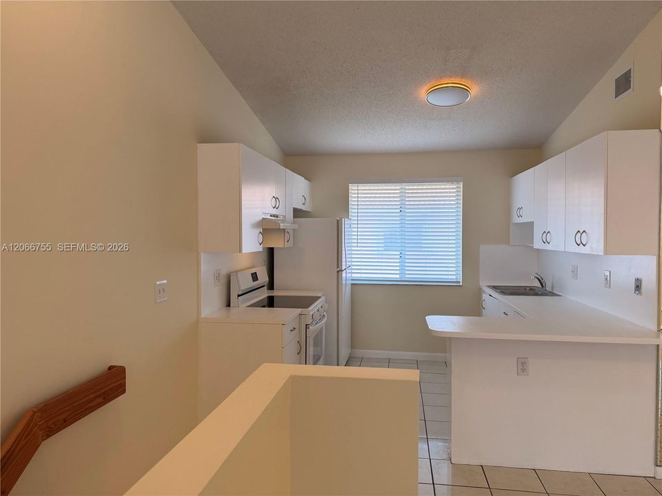 For Sale: $300,000 (2 beds, 2 baths, 857 Square Feet)