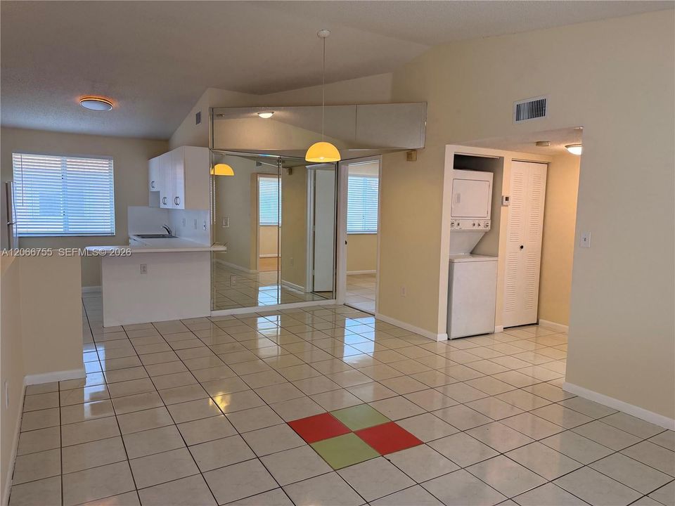 For Sale: $300,000 (2 beds, 2 baths, 857 Square Feet)