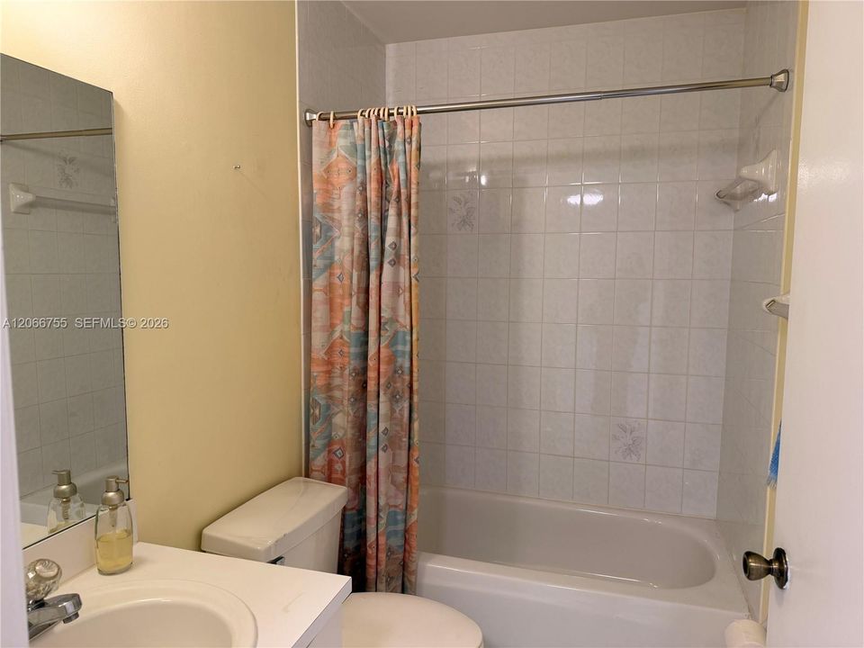 For Sale: $300,000 (2 beds, 2 baths, 857 Square Feet)