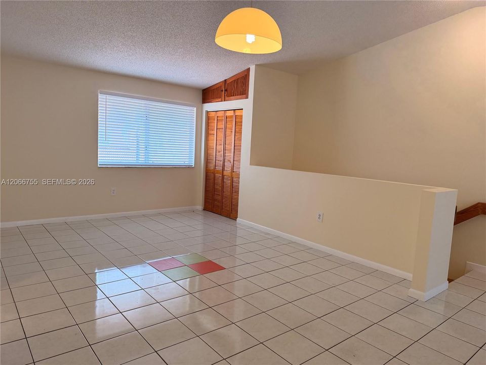 For Sale: $300,000 (2 beds, 2 baths, 857 Square Feet)