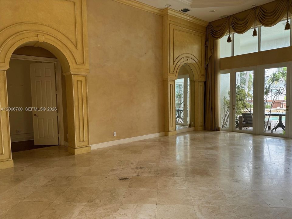 Living Room / Dining area