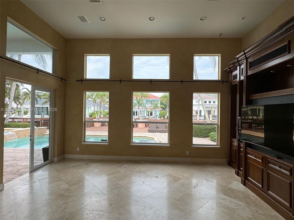 Living Room / Dining area