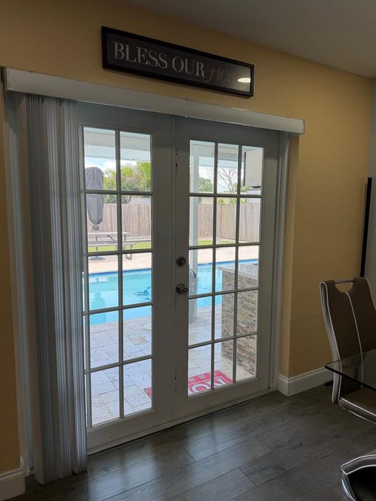 patio doors to backyard