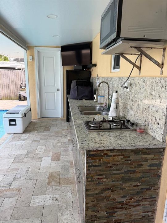 outdoor kitchen