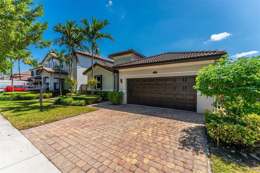 For Sale: $535,000 (3 beds, 2 baths, 1684 Square Feet)