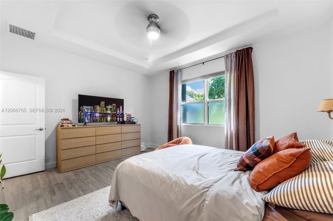 For Sale: $535,000 (3 beds, 2 baths, 1684 Square Feet)