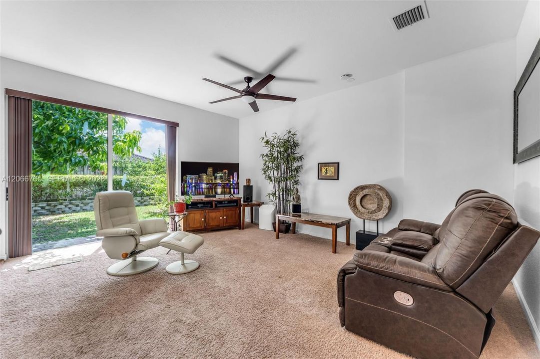 For Sale: $535,000 (3 beds, 2 baths, 1684 Square Feet)