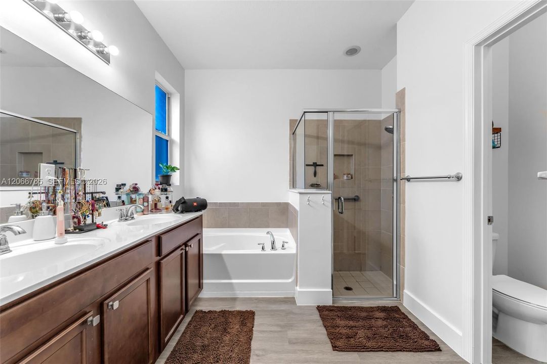 For Sale: $535,000 (3 beds, 2 baths, 1684 Square Feet)