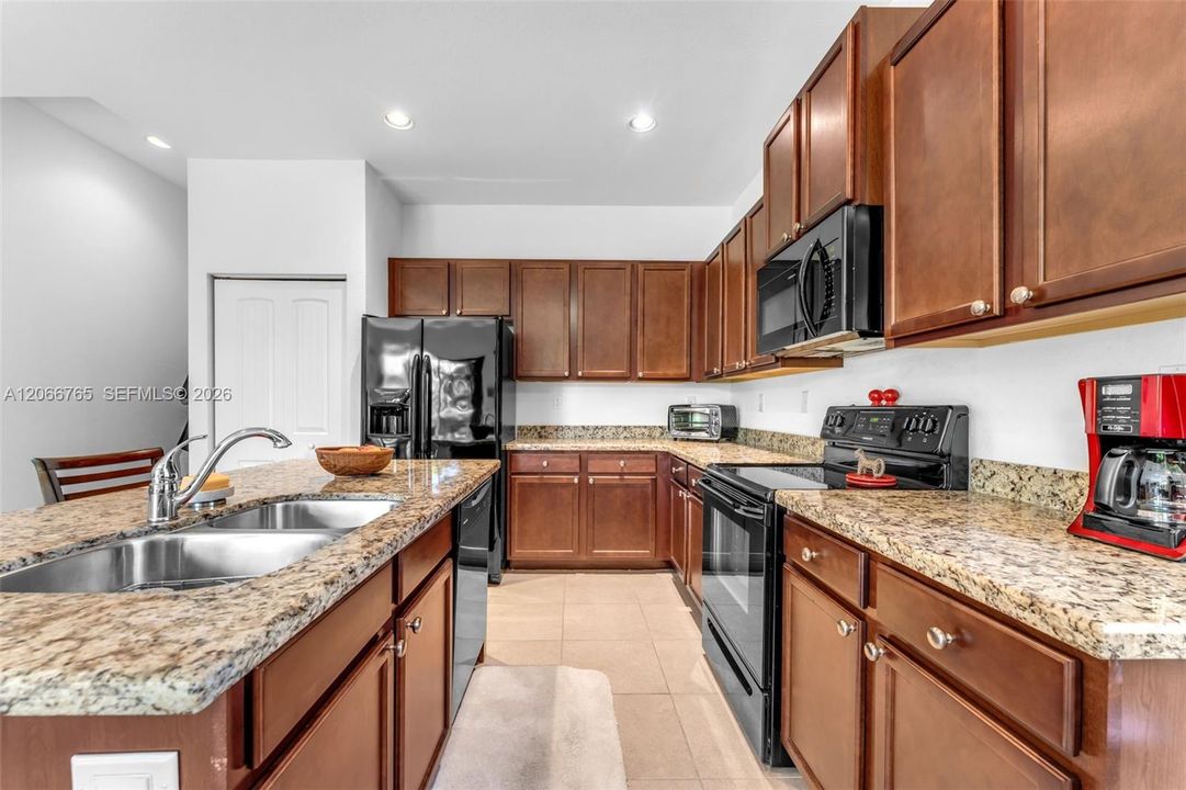 For Sale: $535,000 (3 beds, 2 baths, 1684 Square Feet)