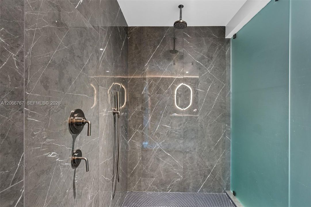For Rent: $22,000 (3 beds, 3 baths, 3000 Square Feet)