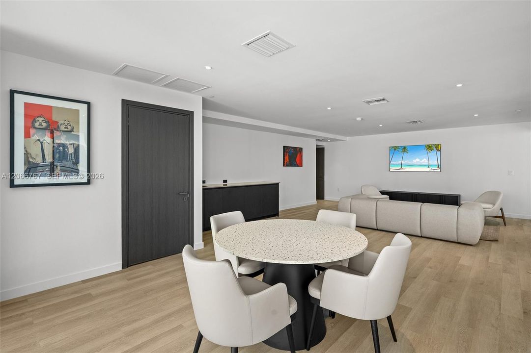 For Rent: $22,000 (3 beds, 3 baths, 3000 Square Feet)
