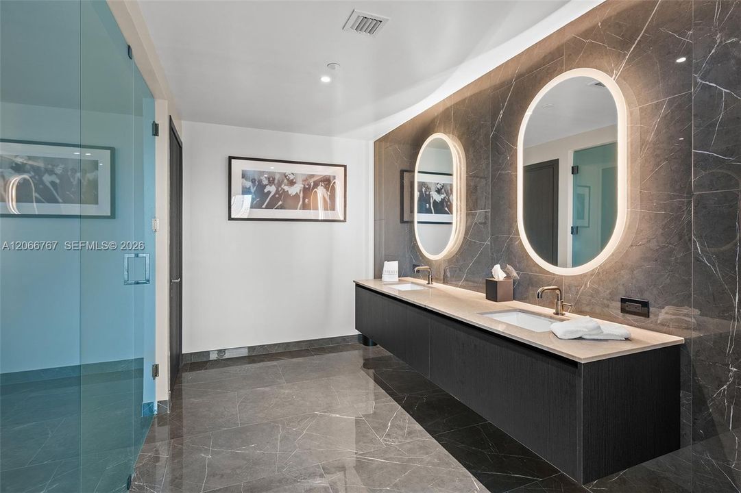 For Rent: $22,000 (3 beds, 3 baths, 3000 Square Feet)