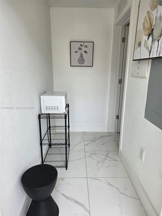 For Rent: $1,200 (0 beds, 1 baths, 500 Square Feet)