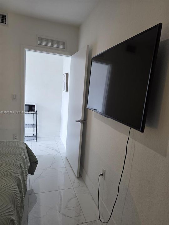 For Rent: $1,200 (0 beds, 1 baths, 500 Square Feet)