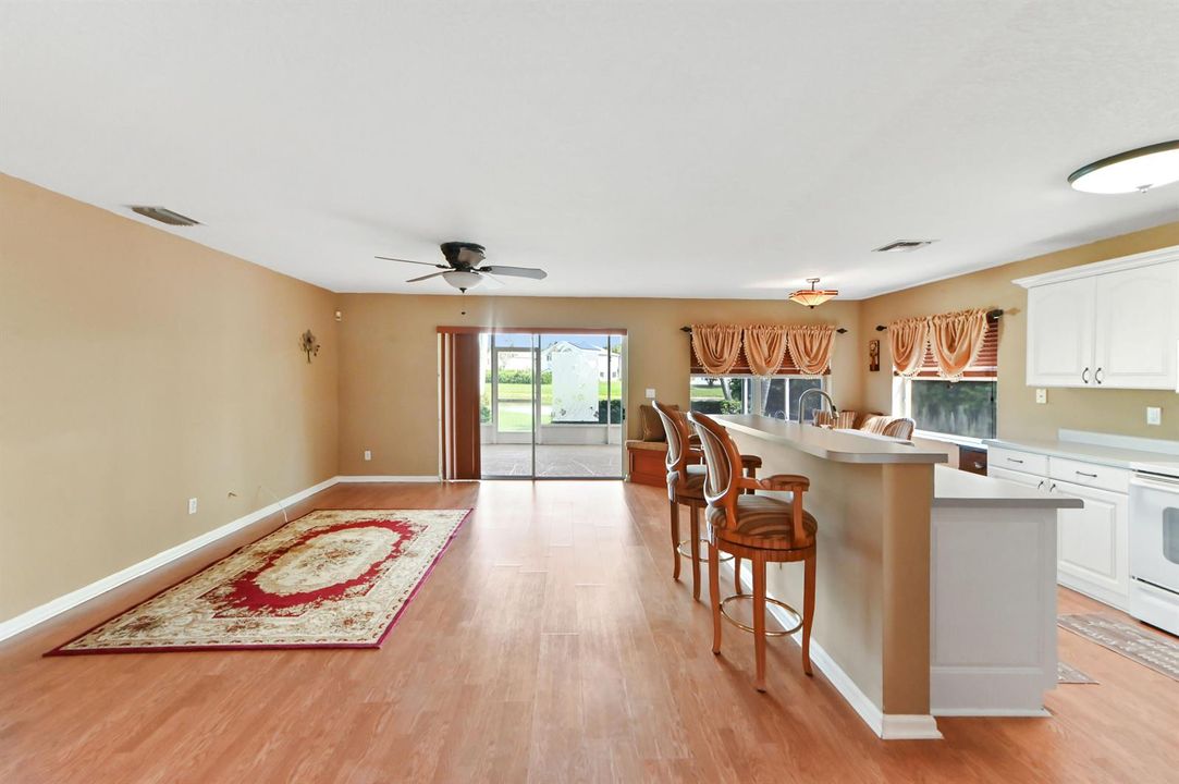 28 family room 01