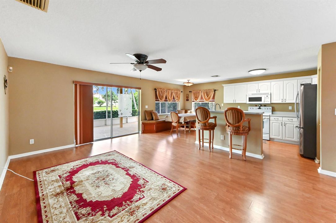 29 family room 02