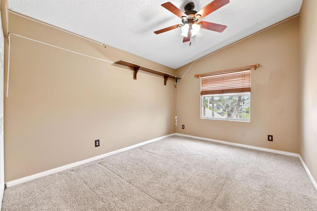 16 bedroom 01