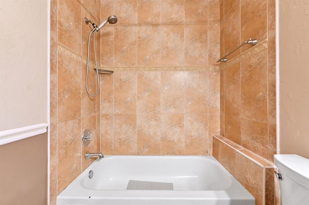 14 bathroom 02