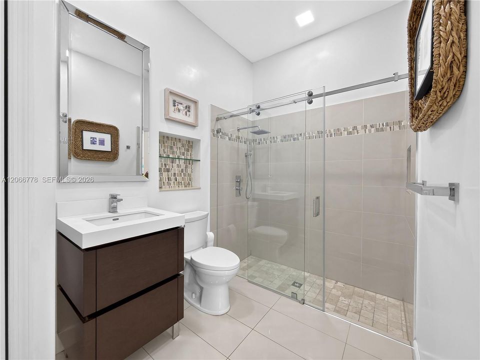 Active With Contract: $2,145,000 (5 beds, 4 baths, 3541 Square Feet)