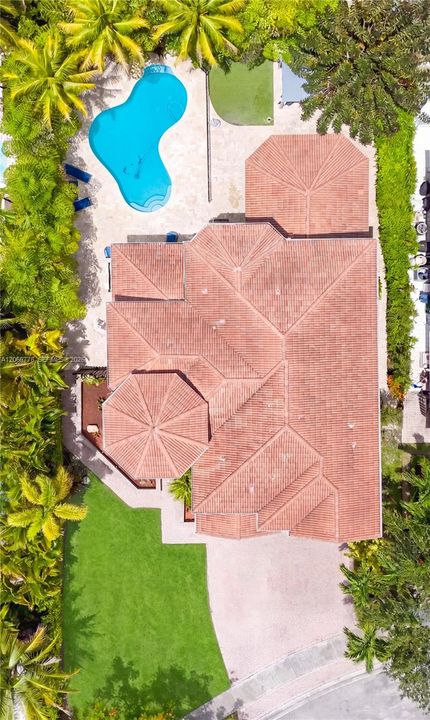 Active With Contract: $2,145,000 (5 beds, 4 baths, 3541 Square Feet)