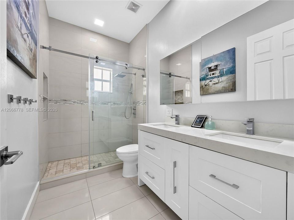 Active With Contract: $2,145,000 (5 beds, 4 baths, 3541 Square Feet)