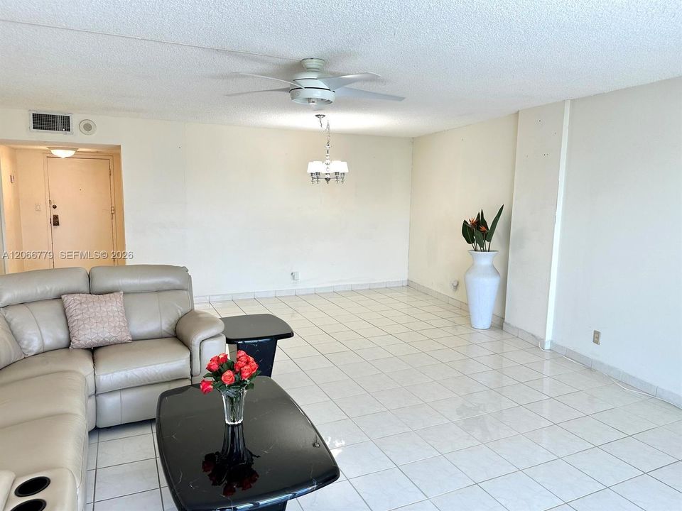 En Venta: $380,000 (2 camas, 2 baños, 1334 Pies cuadrados)