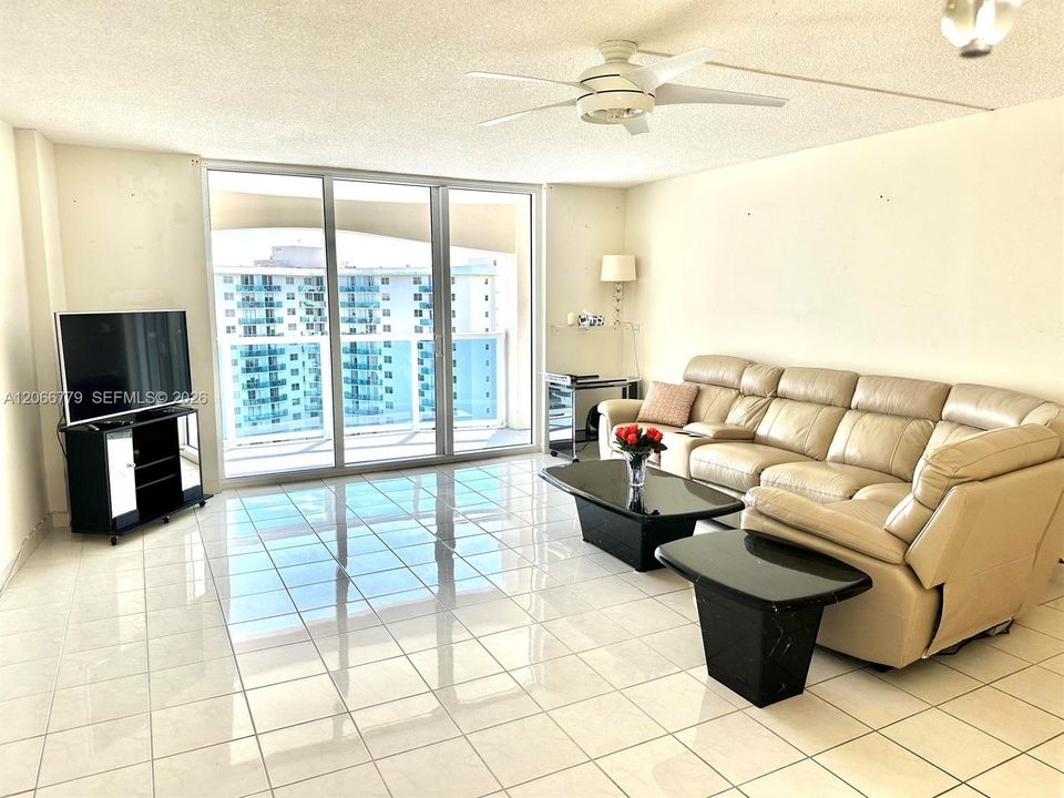 En Venta: $380,000 (2 camas, 2 baños, 1334 Pies cuadrados)