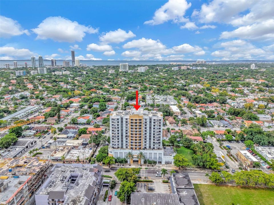 For Sale: $400,000 (2 beds, 2 baths, 893 Square Feet)
