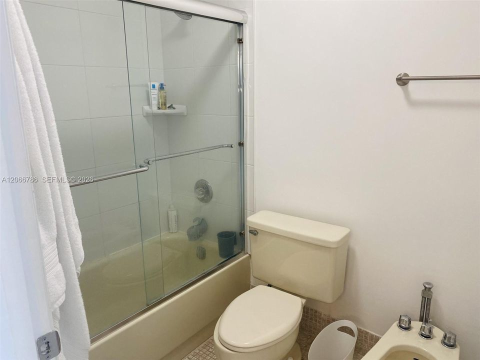В аренду: $4,200 (2 спален, 2 ванн, 1036 Квадратных фут)