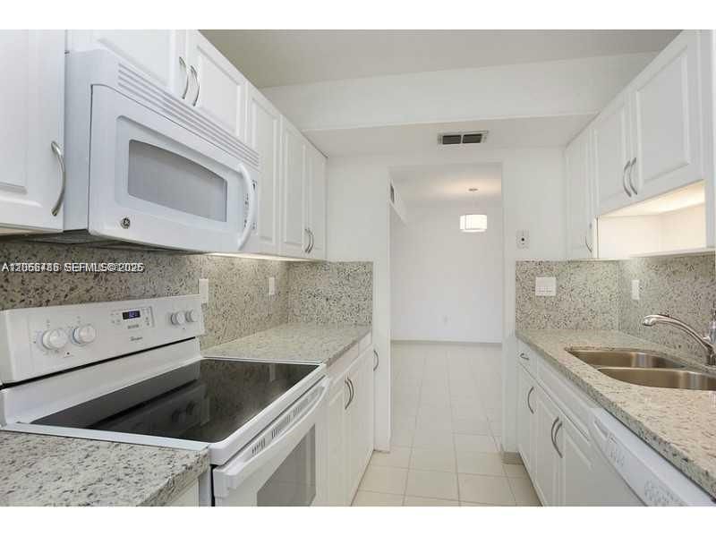 В аренду: $4,200 (2 спален, 2 ванн, 1036 Квадратных фут)