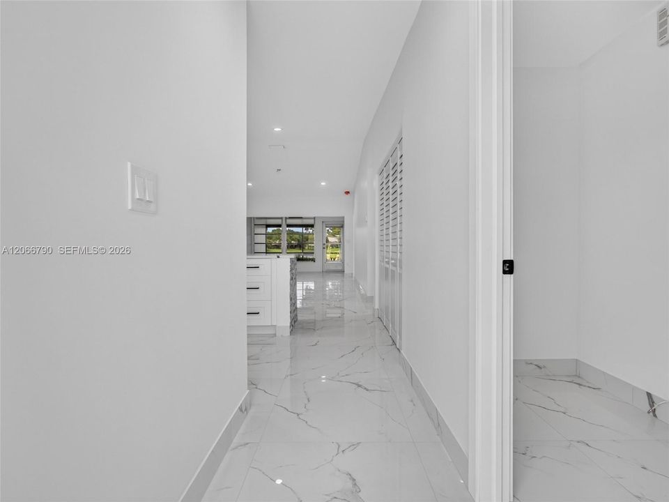 For Sale: $360,000 (2 beds, 2 baths, 1022 Square Feet)