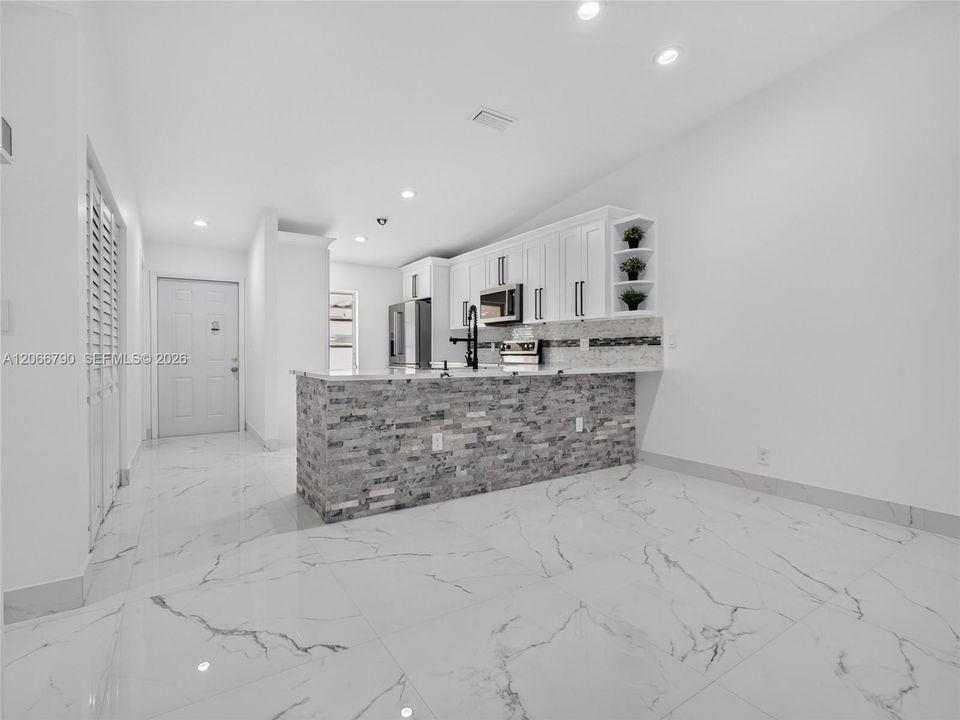 For Sale: $360,000 (2 beds, 2 baths, 1022 Square Feet)