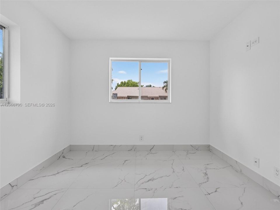 For Sale: $360,000 (2 beds, 2 baths, 1022 Square Feet)