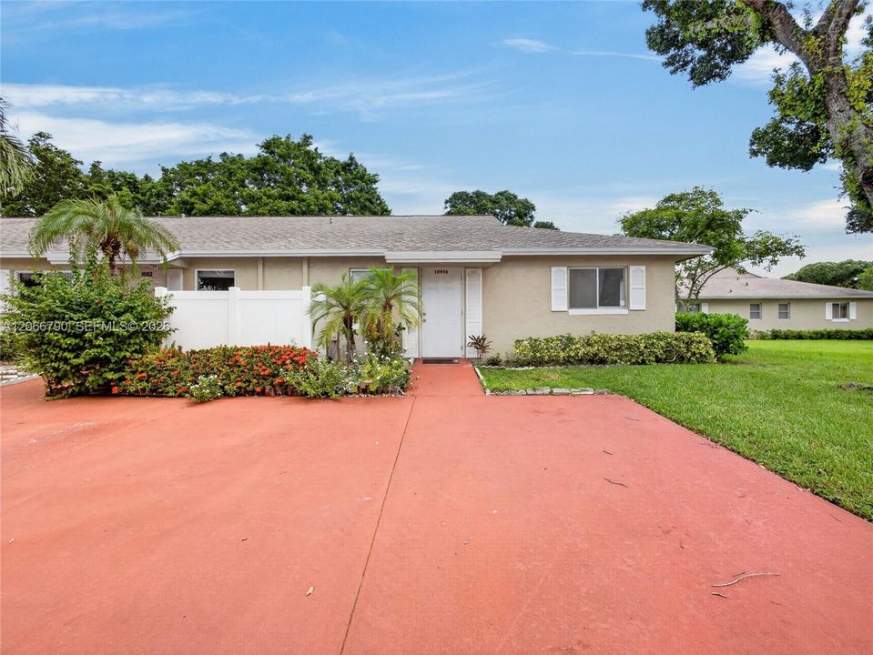 For Sale: $360,000 (2 beds, 2 baths, 1022 Square Feet)