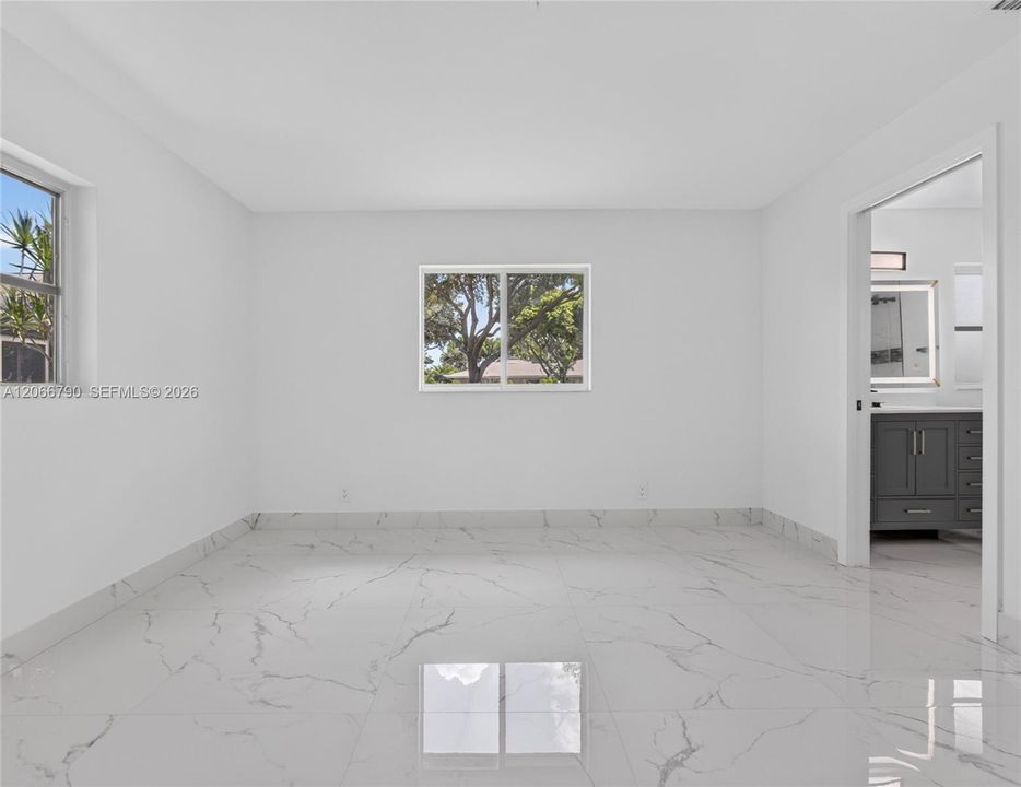 For Sale: $360,000 (2 beds, 2 baths, 1022 Square Feet)